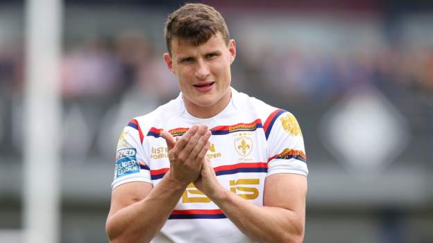 Super League: Wakefield Trinity 42-6 Warrington Wolves - Innes Senior claims four tries in victory