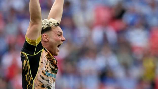 Adrian Lam: Leigh Leopards boss 'nearly fainted' when son Lachlan kicked Challenge Cup-winning drop-goal