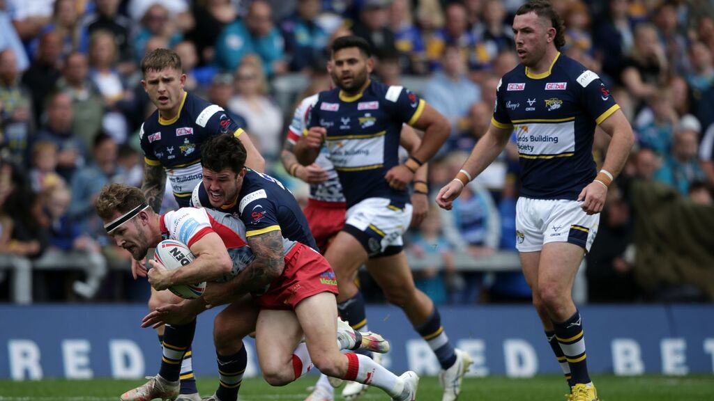 Leeds 6-13 Leigh: Edwin Ipape and Tom Amone tries help Leopards return to winning ways with victory over Rhinos