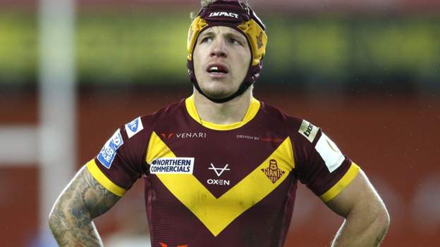 Theo Fages: Catalans Dragons sign Huddersfield Giants half-back for 2024