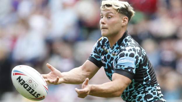 Lachlan Lam: Leigh Leopards half-back signs contract extension with Challenge Cup finalists