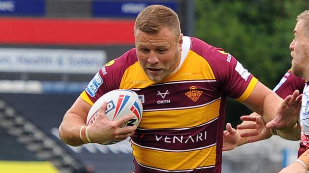 Josh Jones: Huddersfield Giants release Great Britain back-rower amid concussion-related issues