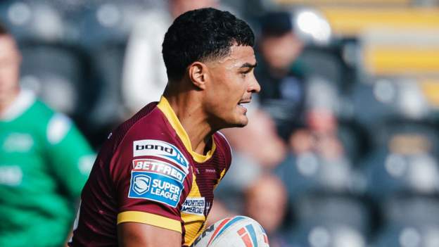 Super League: Hull FC 20-52 Huddersfield Giants - Kevin Naiqama hat-trick helps visitors to big win