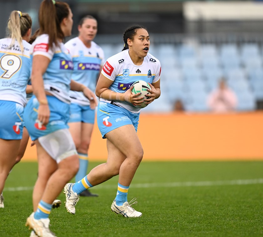 Dannii Perese in action for the Gold Coast Titans.