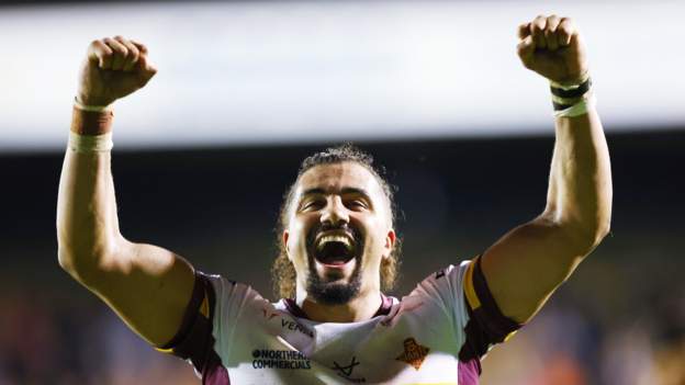 Golding Strikes Gold: Huddersfield Giants Secure Key Utility Player