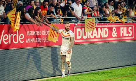 Sam Tomkins thanks the fans after Catalans Dragons beat Leeds