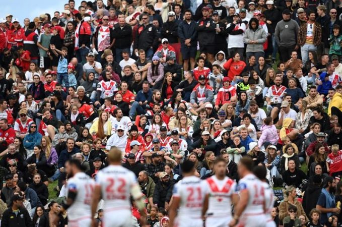 The Red V faithful packed onto the WIN Stadium hill.