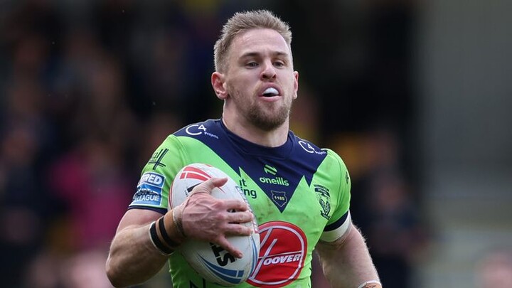 Matt Dufty of Warrington Wolves breaks to score one of three tries in the 58-4 demolition of London Broncos in Super League (SWpix)