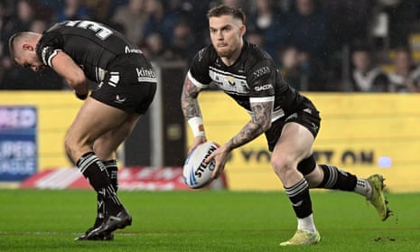 Smith's late try brings victory to Hull, disappoints spirited Broncos