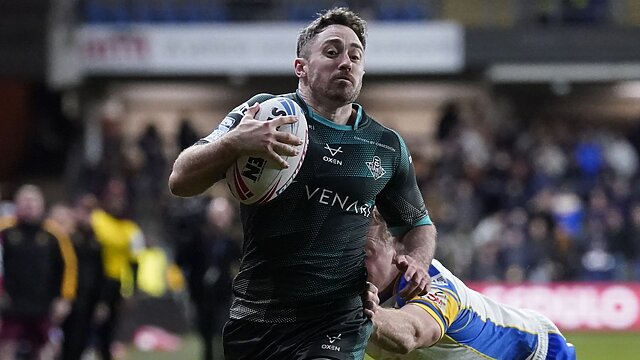 Clune clinches victory as Saints shock Hull FC