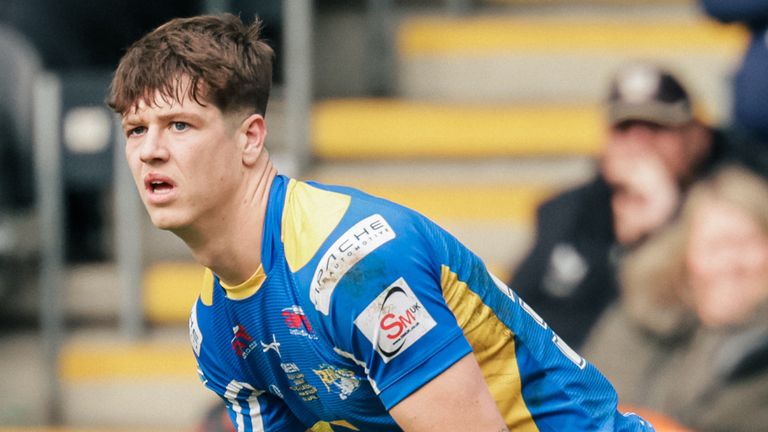 Lumb shines bright in Leeds victory over Hull