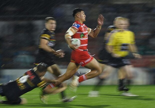 Finau speeding into space in the side's win over the Panthers.