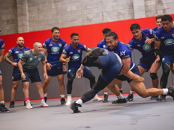 Kara-France (grey shirt) takes a wrestling session with the Warriors. Picture: Supplied