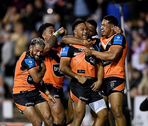 Latu Fainu scores first NRL try in Round 25 victory over the Sea Eagles at Leichhardt