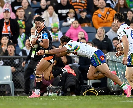 Luke Laulilii scores on debut against the Raiders at Campbelltown