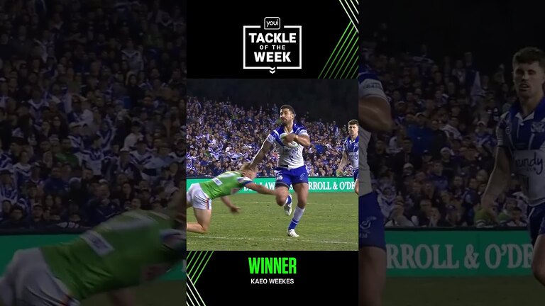 Weekes takes on Kikau 😤 #nrl