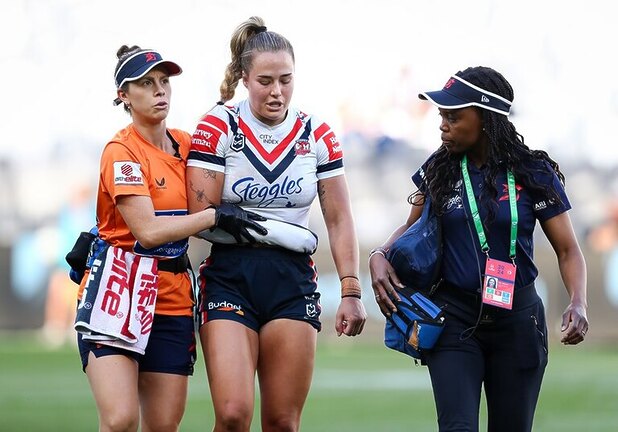 Isabelle Kelly led the Roosters to the grand final just seven days after dislocating her elbow.