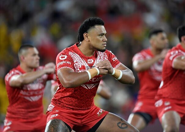 Moses Suli performing Tonga's Sipi Tau.