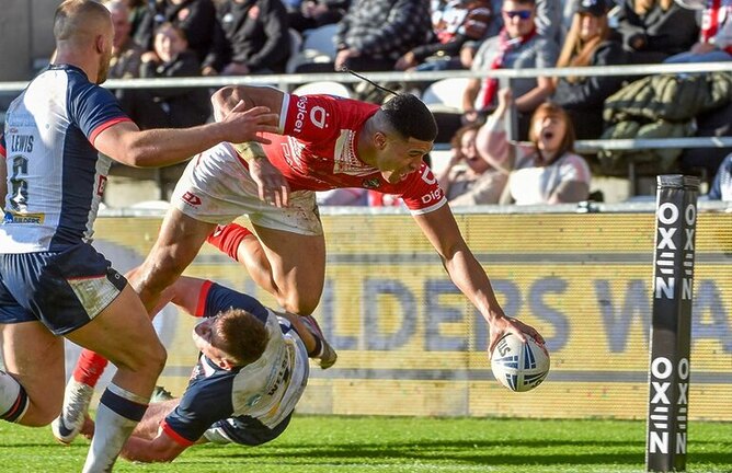 Tolu Koula dives over for a try for Tonga against England in 2023