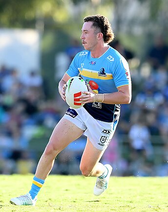 Titans' Weaver weaves new deal for next season