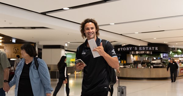 Sharks touch down in LA with 22-man squad