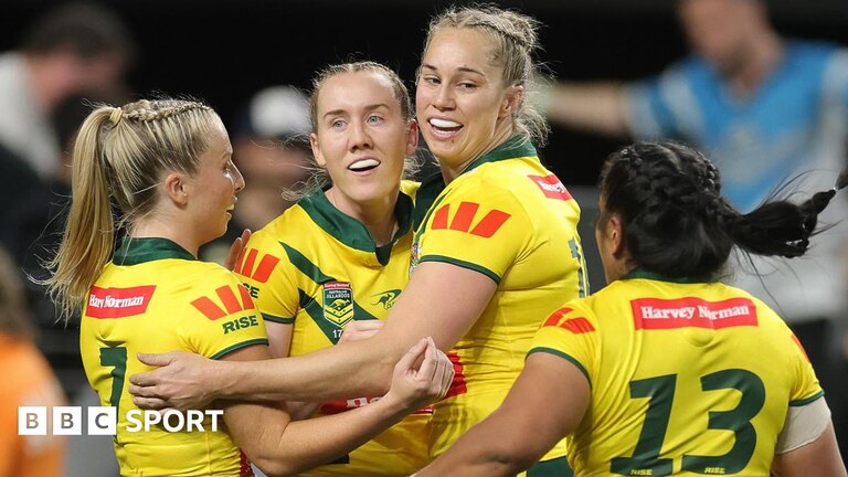 Tamika Upton celebrates a try