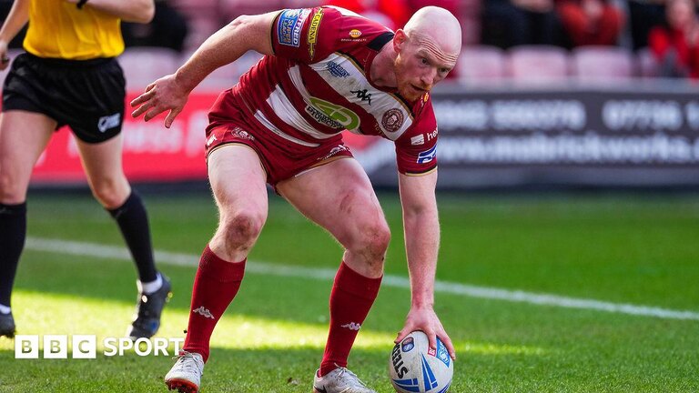 Wigan Warriors player Liam Farrell touhches the ball down to score Wigan's first try against Huddersfield Giants