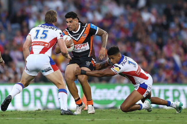 May shakes Gould's hand, making Tigers' Origin future