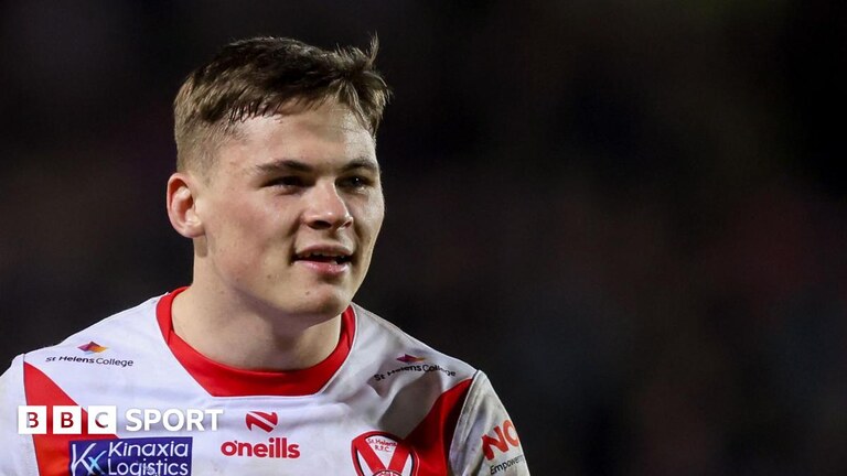 Jack Welsby looks on for St Helens