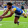 Jack Draper points to the home fans at Queen's