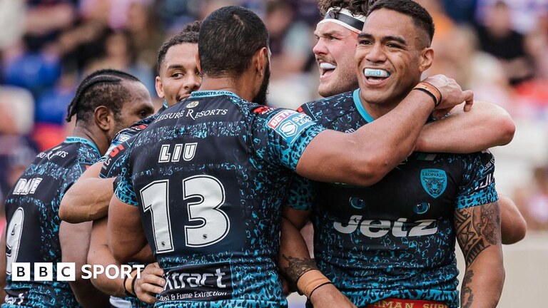 Leigh players celebrating