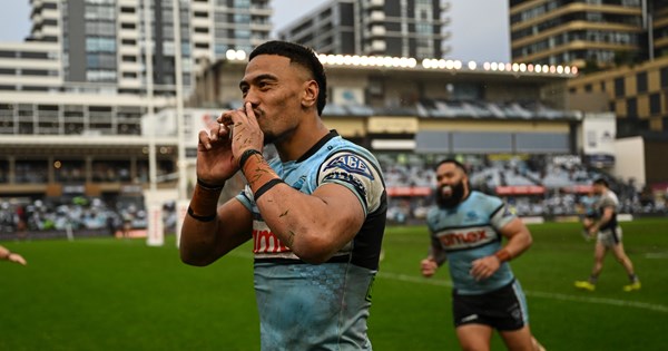 Sharks overwhelm Cowboys in rainy 32-12 victory