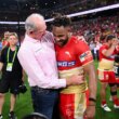Wayne Bennett with Hamiso Tabuai-Fidow when he was the coach of the Dolphins.