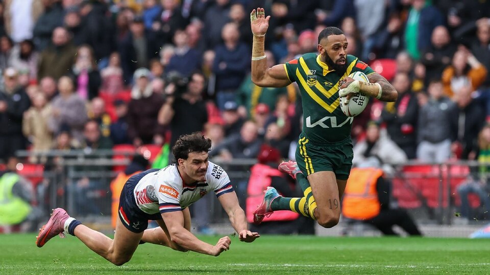 Foxx Celebrates Rugby League Ashes Triumph