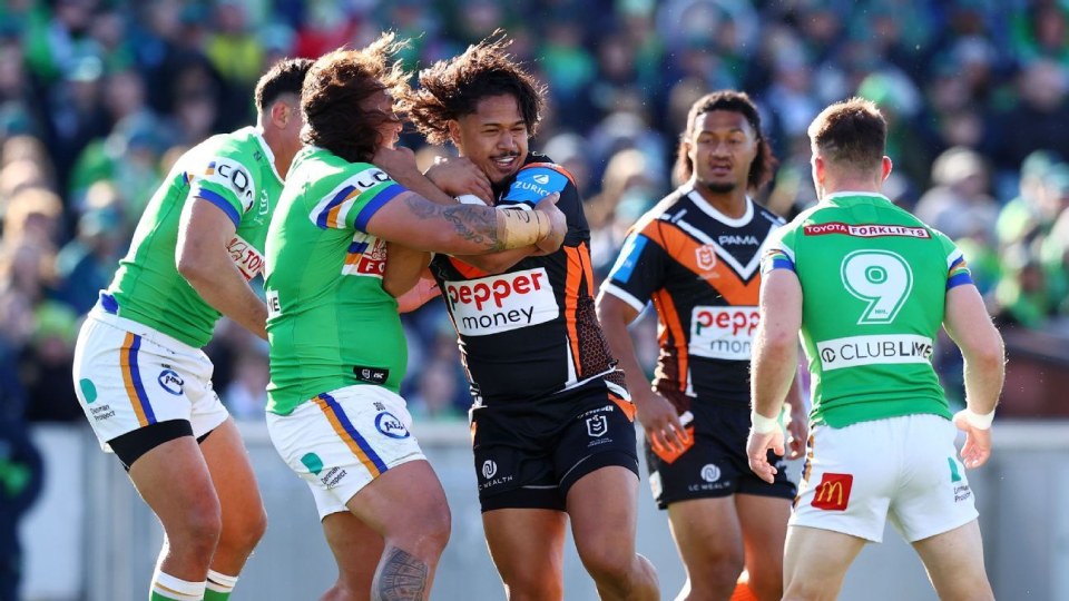 Sione Fainu signs new deal at Wests Tigers