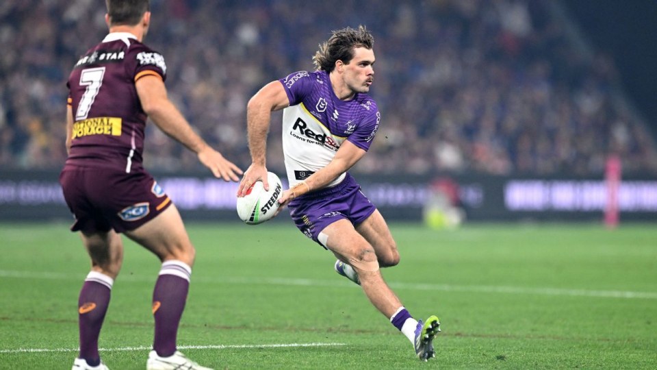 Rugby Star Shifts to Golf Caddying