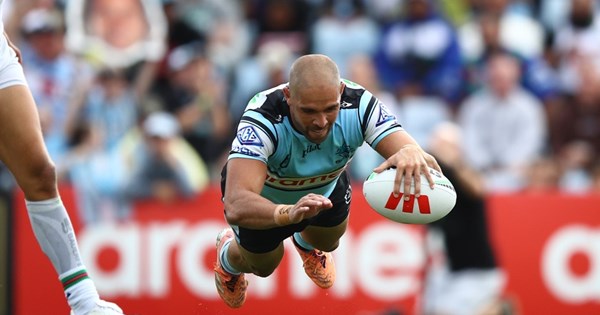 Sharks outclass Warriors in Easter Sunday special