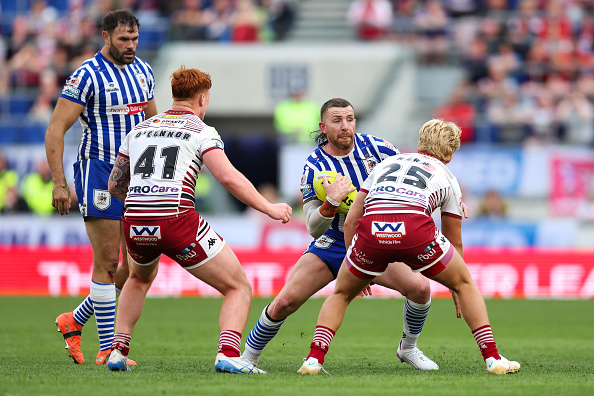 Former NRL star banned for rest of season after Super League punch
