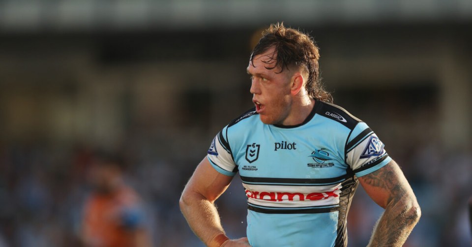English club confrims signing of Sharks forward