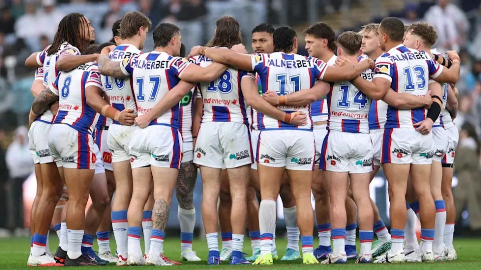 Newcastle Knights team huddle - Getty Images