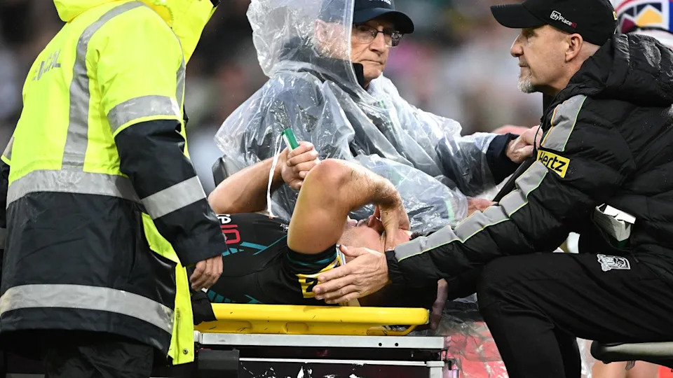 Newcastle battle Penrith with 12 men